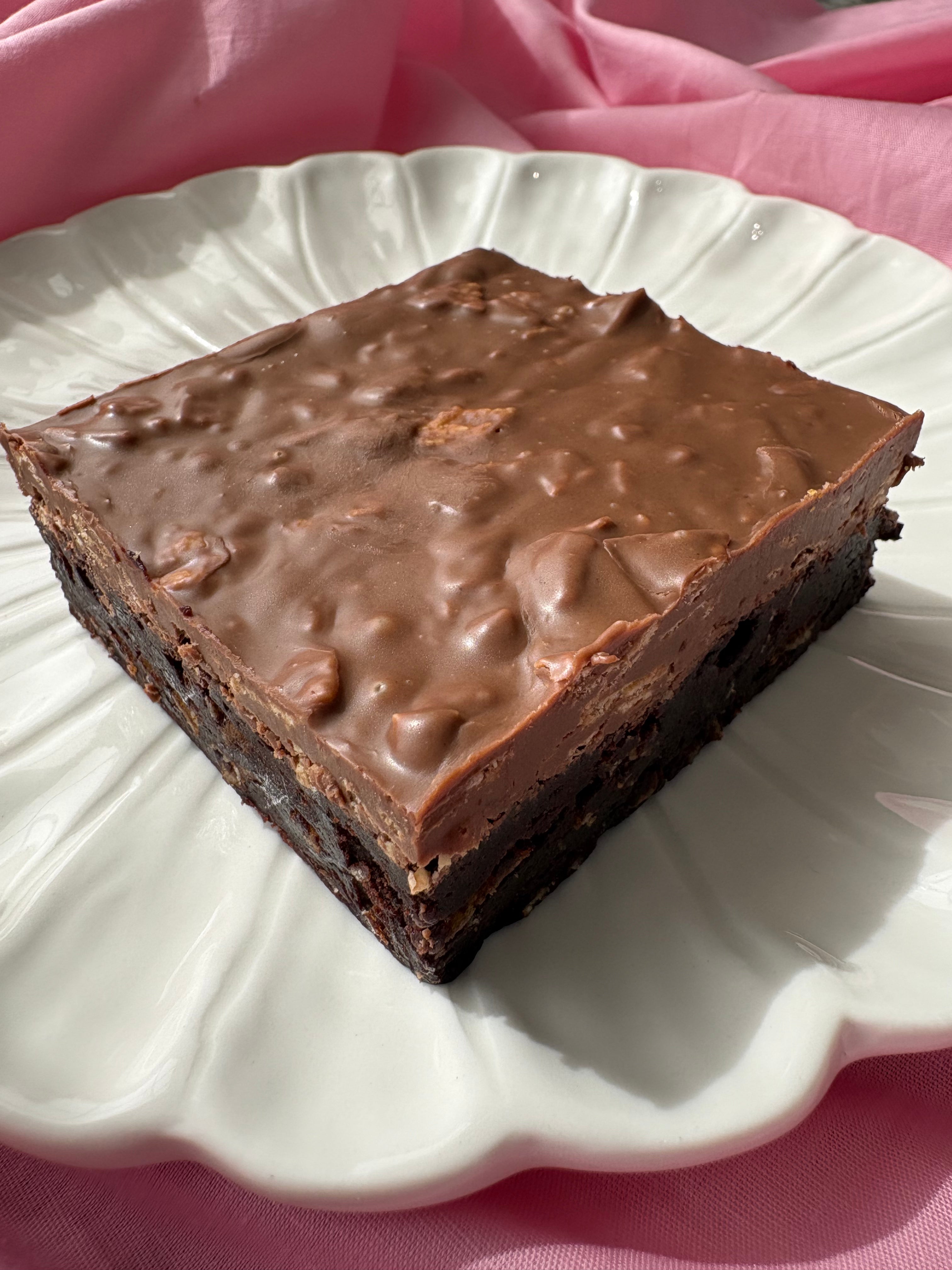 Salted Pringle brownie by Lilly White Cakes
